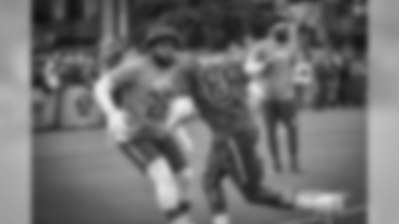 20170128_probowl_ezekiel_elliott_selects_jj29320.jpg