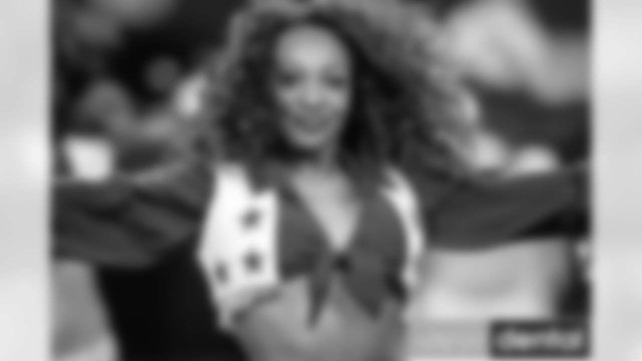19 November 2017: Cheerleaders
of the Dallas Cowboys during their NFL week 11 regular season 37-9 loss to the Philadelphia Eagles at AT&T Stadium in Arlington, Texas. Photo by Sam Smith/Dallas Cowboys
