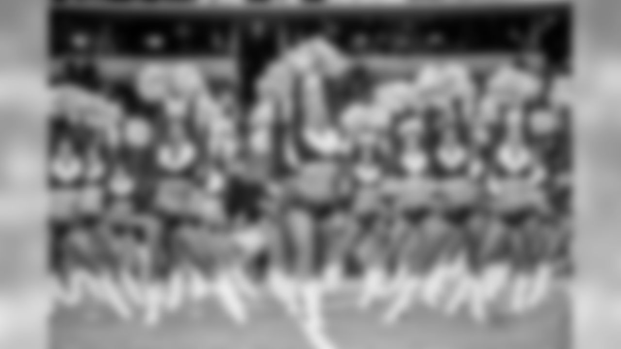 20171224_dal_cheers_selects_jj65392.jpg