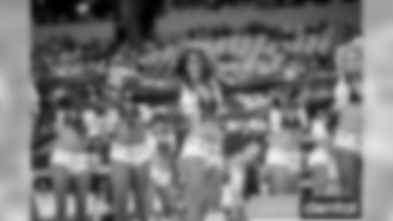 20171130_cheers_selects_jj61664.jpg