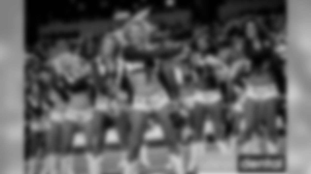 20171130_cheers_selects_jj61674.jpg