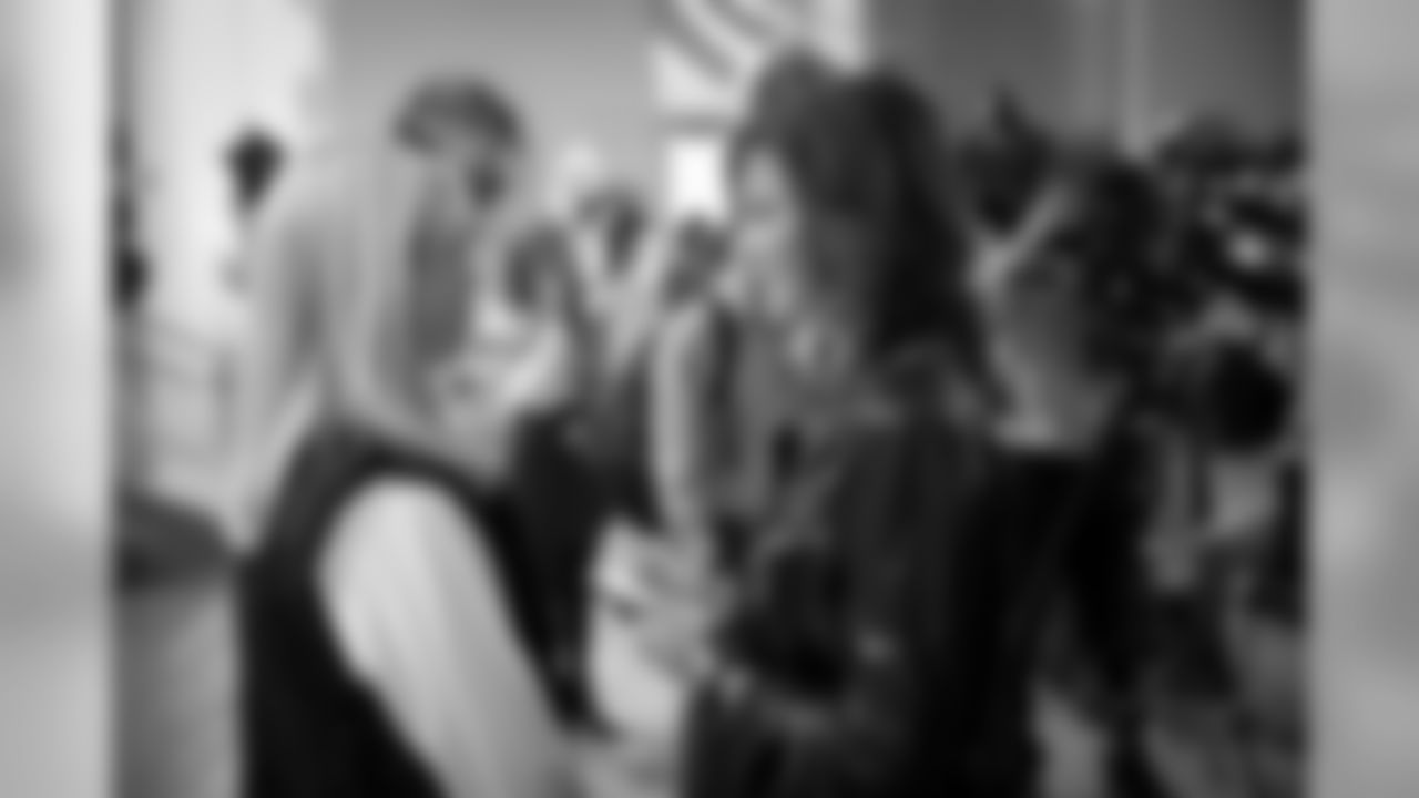 20161205_dal_childrens_hospital_visit13.jpg