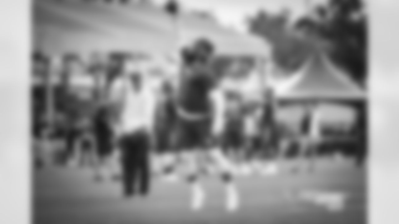 20170128_probowl_ezekiel_elliott_selects_jj29311.jpg