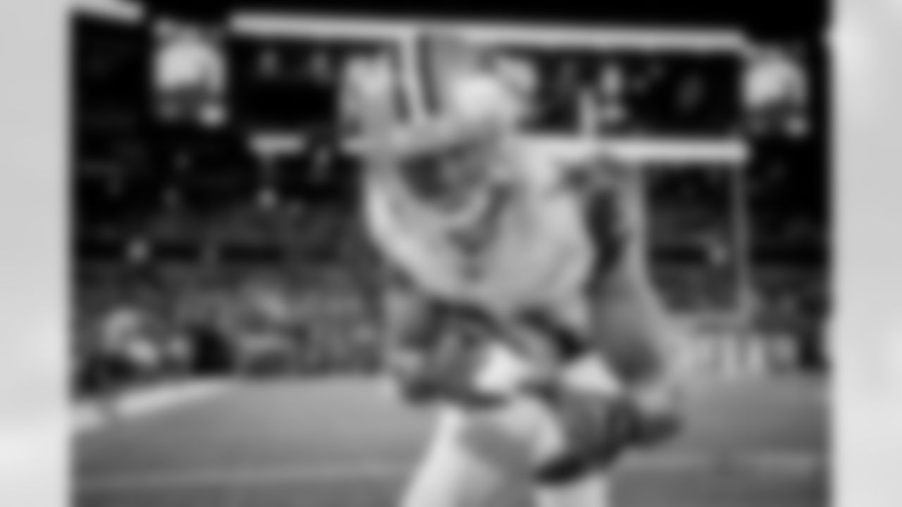 20171130_byron_jones_selects_jj61588.jpg