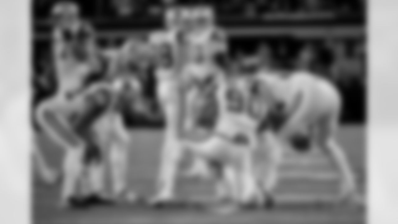 20171130_demarcus_lawrence_selects_jj61953.jpg