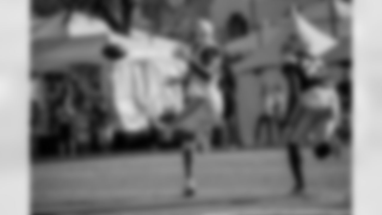 20170814_dal_noah_brown_selects_jj30521.jpg