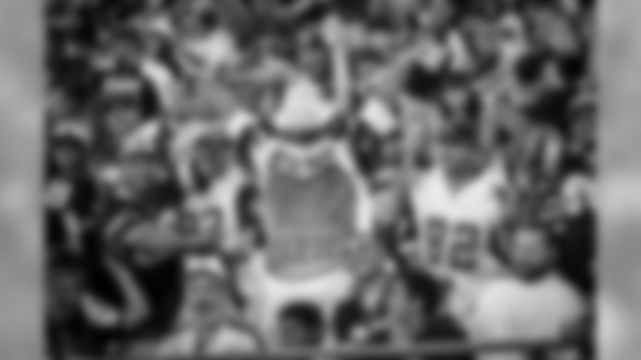 2016_cowboys_rams_fans_selects_jj1099.jpg