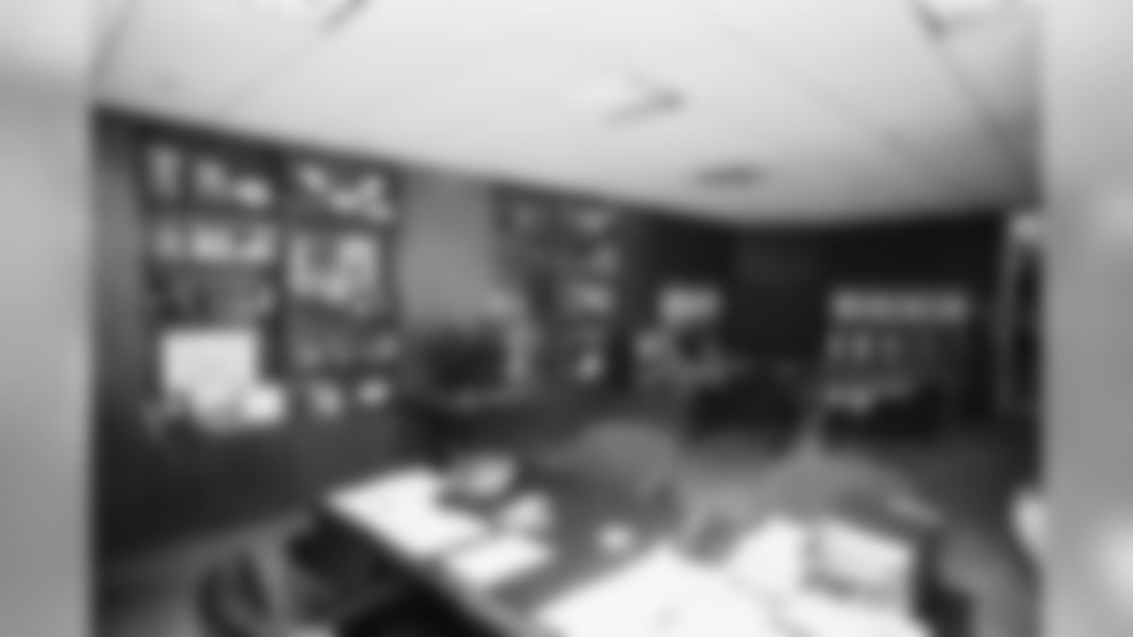 dcweekl-r1-028-12a.jpg