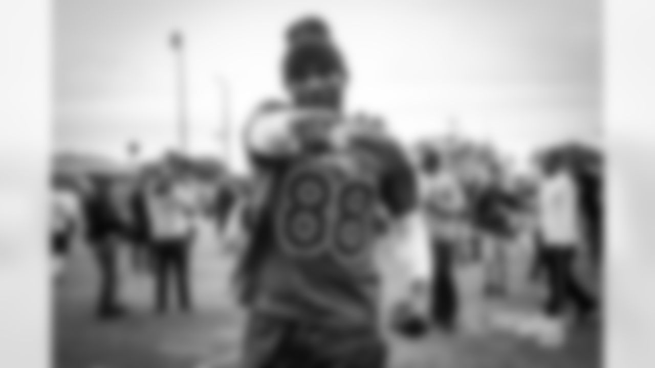 20170128_probowl_dez_bryant_selects_jj29337.jpg
