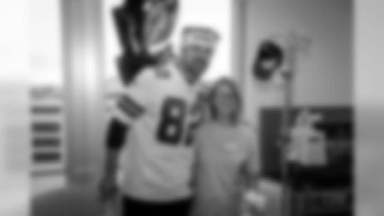 04 December 2017: Views
of the Dallas Cowboys visiting with patients at Children's Hospital in Dallas, Texas. Photo by James D. Smith/Dallas Cowboys