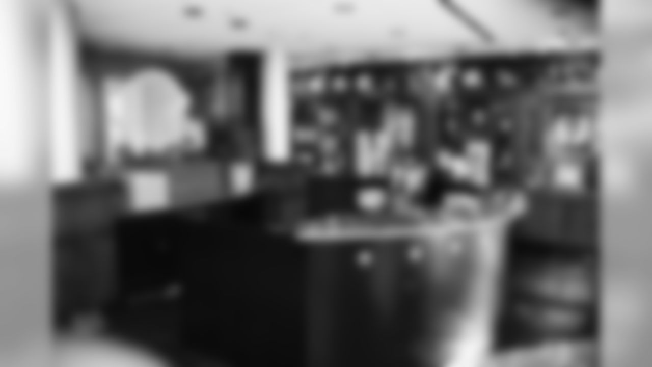 dcweekl-r2-033-15.jpg