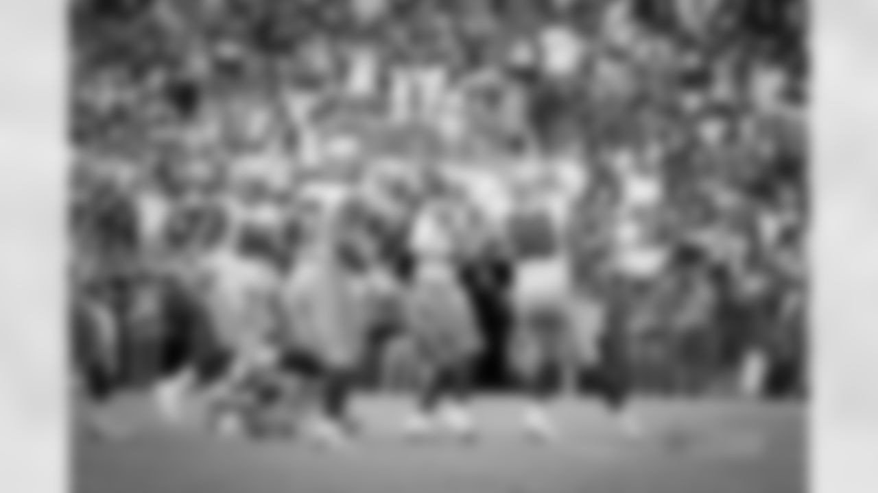 96_maliek_collins_celebration.jpg