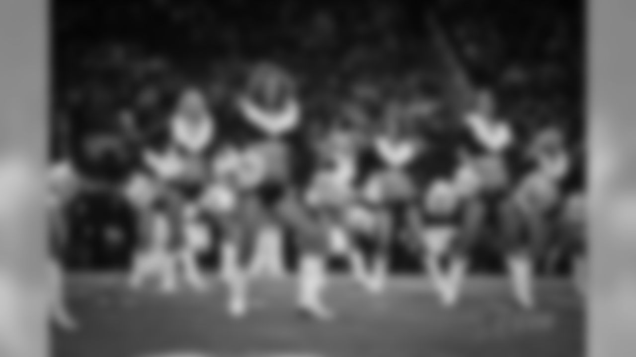 20161218_dal_cheer_all_jj17473.jpg