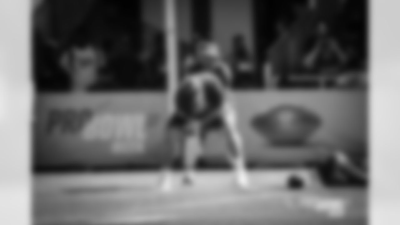 20170126_probowl_dak_prescott_selects_jj28600.jpg