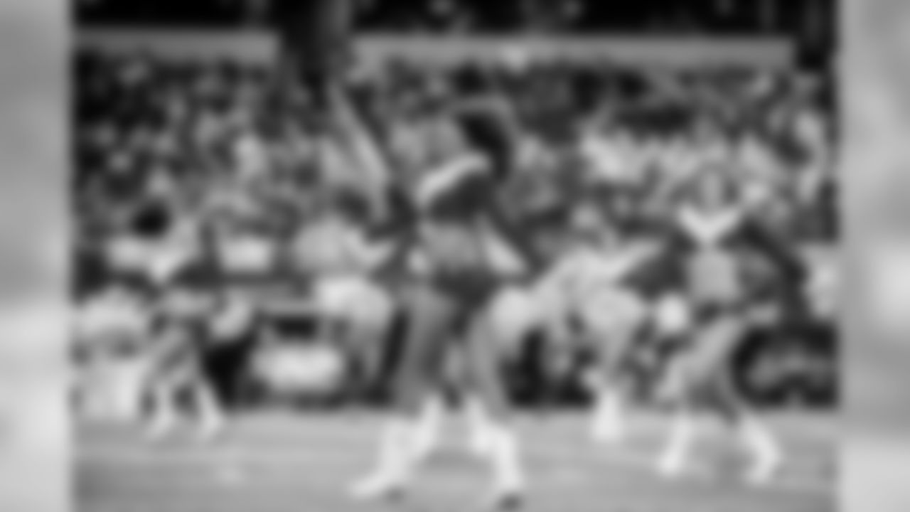 20171224_dal_cheers_selects_jj65405.jpg