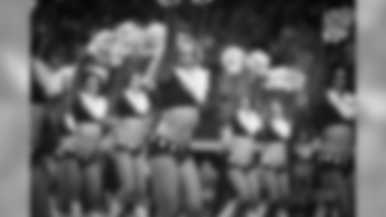 20161218_dal_cheer_all_jj17274.jpg