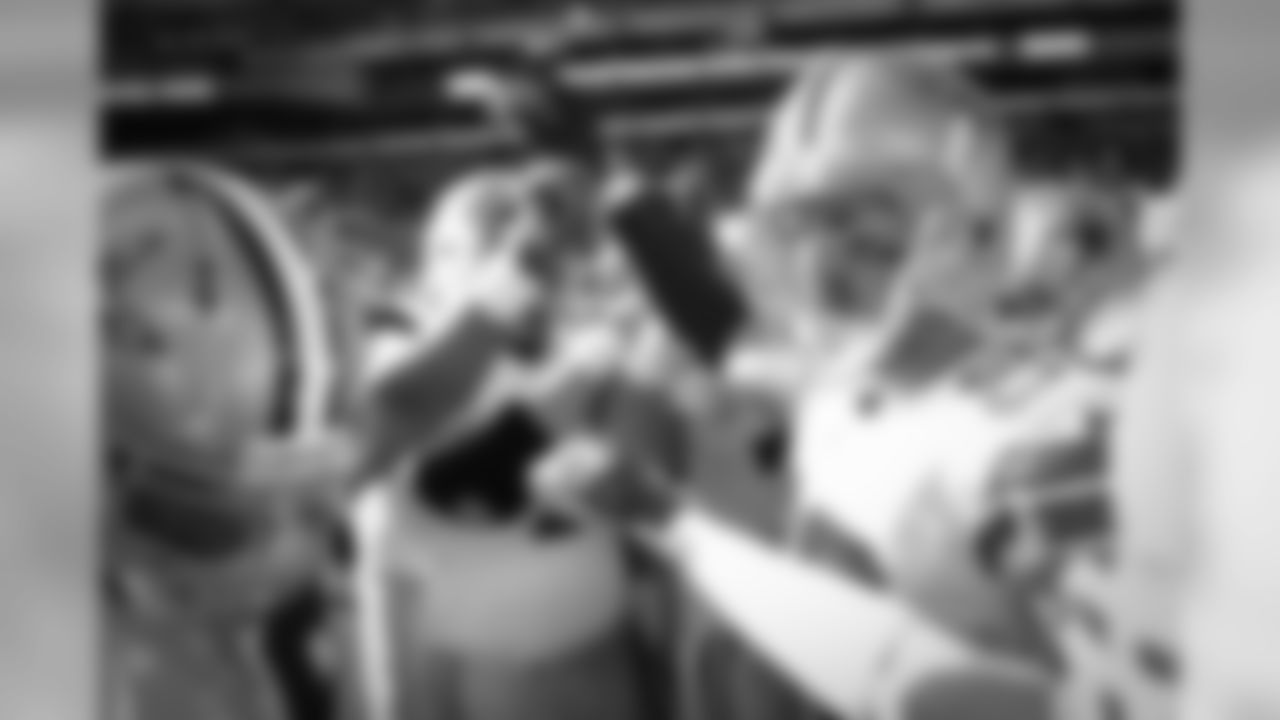 2017101_dal_huddle_jason_witten_selects_jj22673.jpg