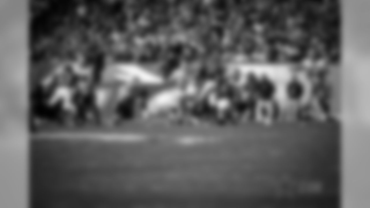 2017101_dal_tony_romo_selects_jj22592.jpg