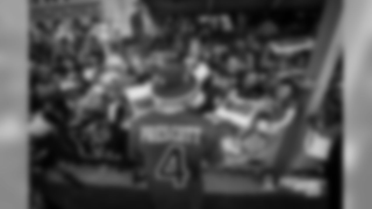 20170127_probowl_dak_prescott_selects_jj29164.jpg