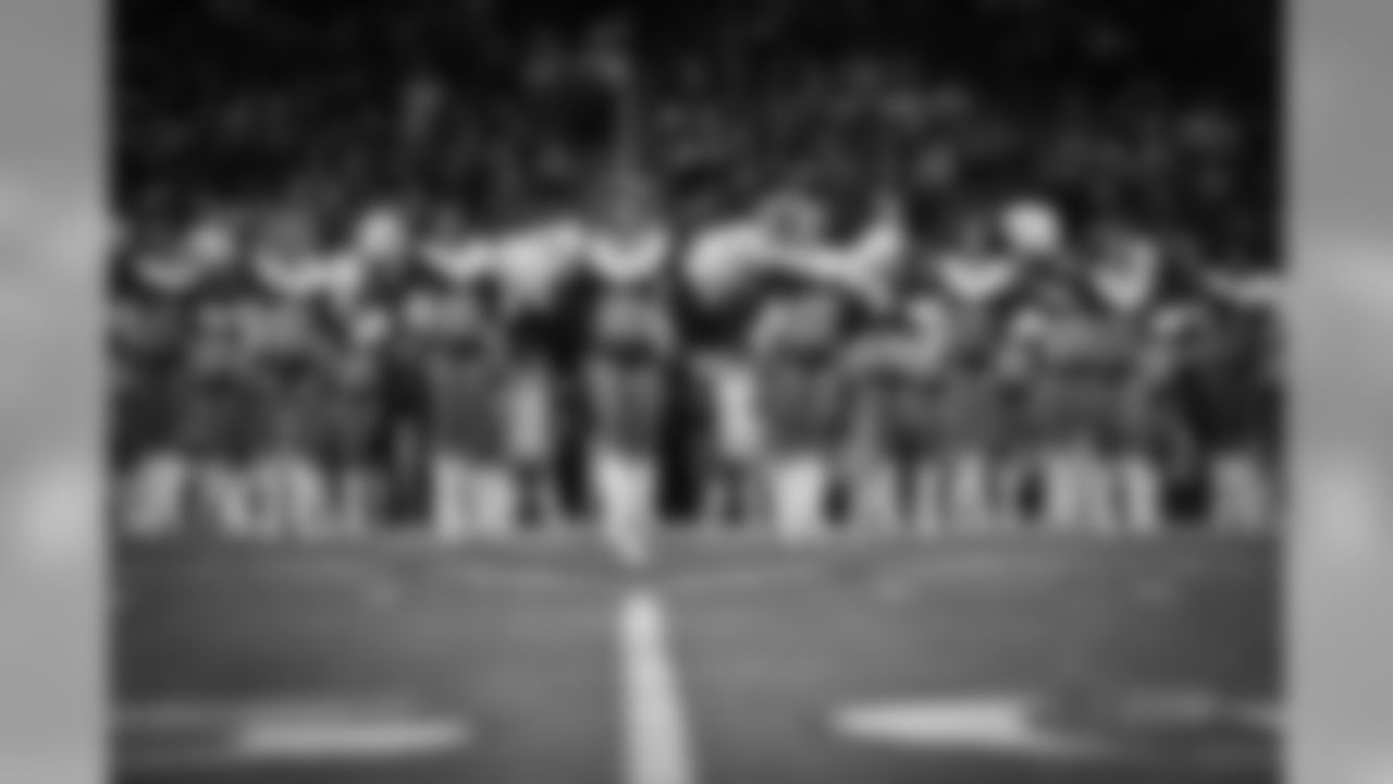 20161218_dal_cheer_all_jj17380.jpg
