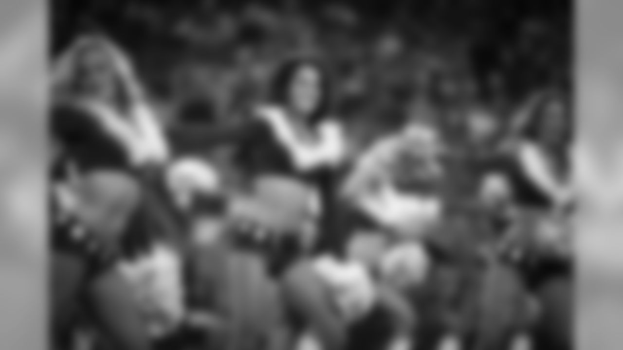 20161218_dal_cheer_all_jj17278.jpg