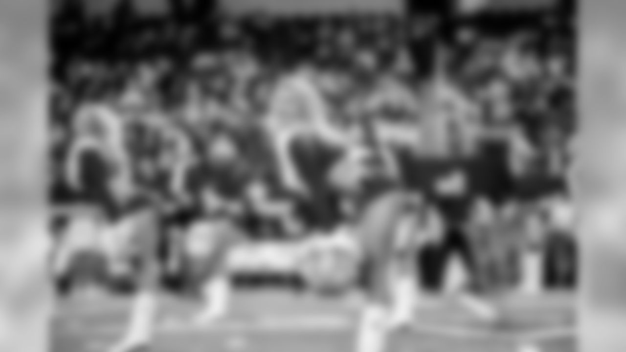 20171224_dal_cheers_selects_jj65402.jpg