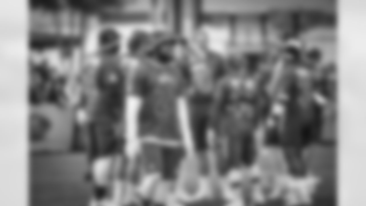 20170128_probowl_ezekiel_elliott_selects_jj29314.jpg