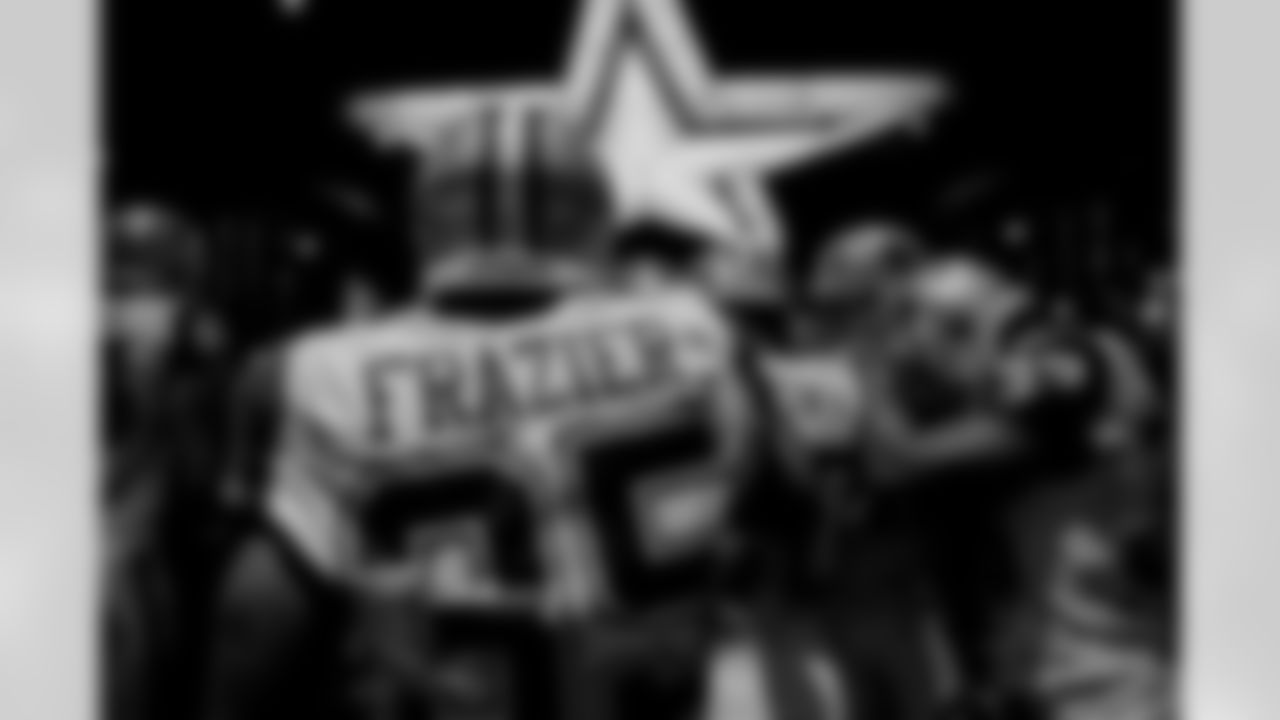 20171130_kavon_fraiser_huddle_selects_jj61563.jpg