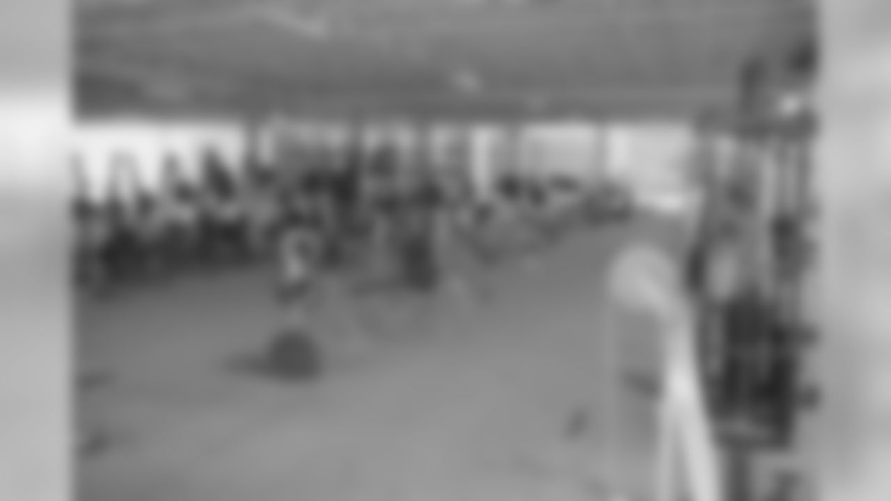 1985_valley_ranch_weightroom_outdoor.jpg