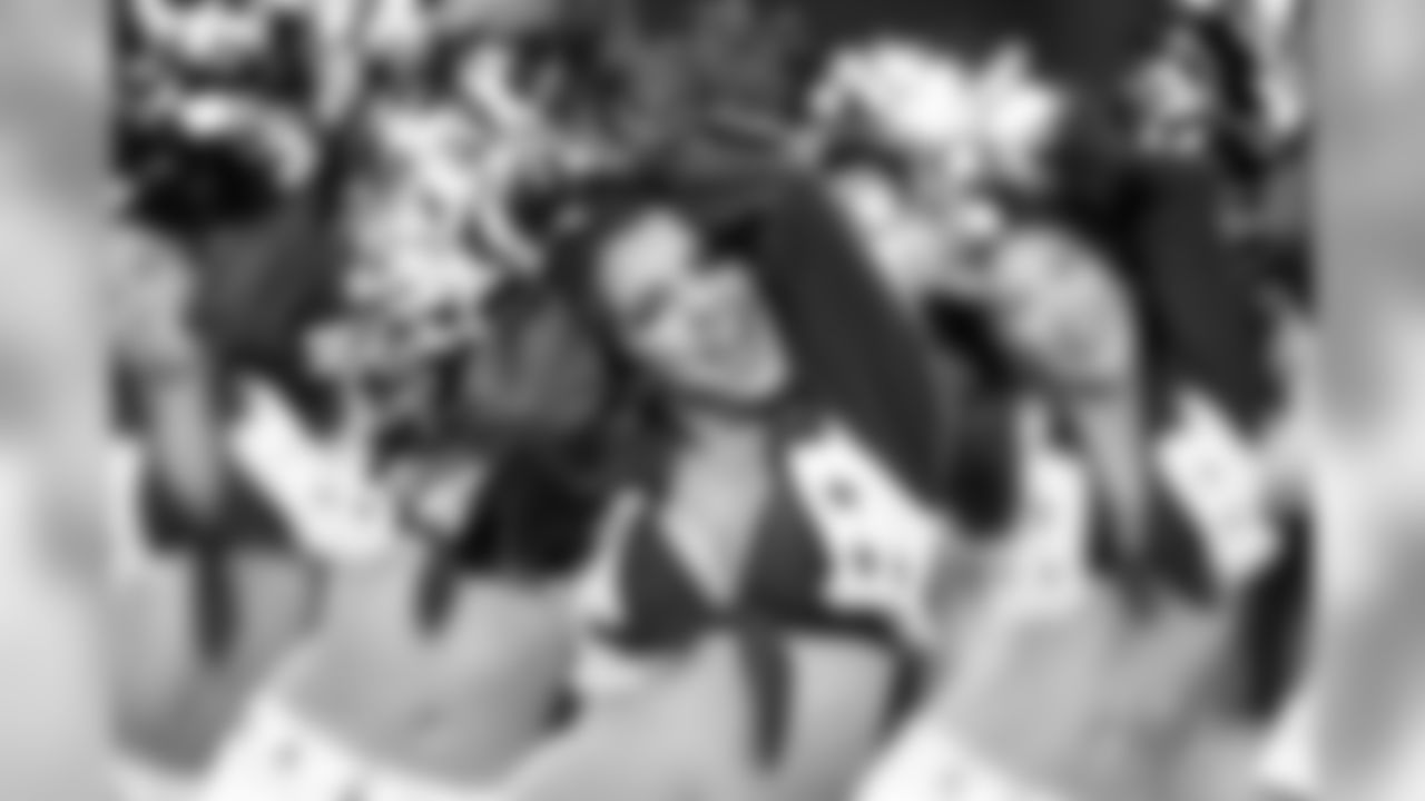 05 November 2017: Cheerleaders
of the Dallas Cowboys during their NFL week 9 regular season game 28-17 win over the Kansas City Chiefs at AT&T Stadium in Arlington, Texas. Photo by Sam Smith/Dallas Cowboys