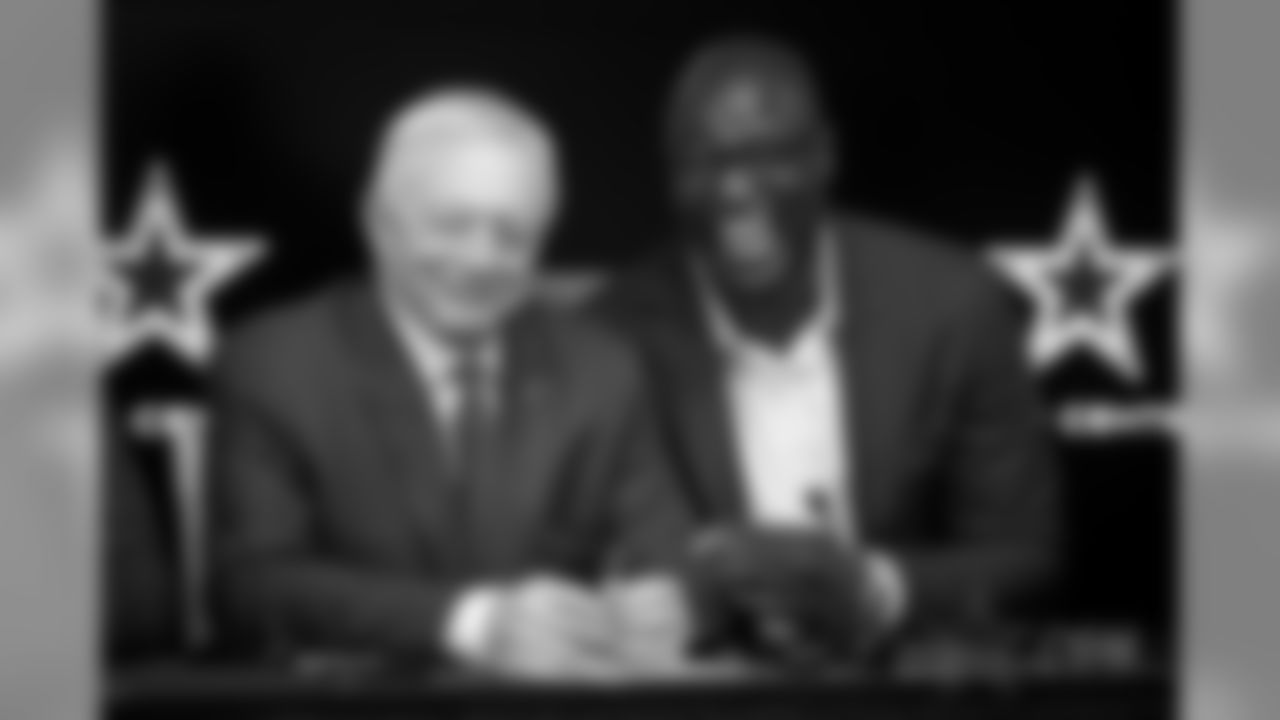20170424_dal_demarcus_ware_retirement25.jpg