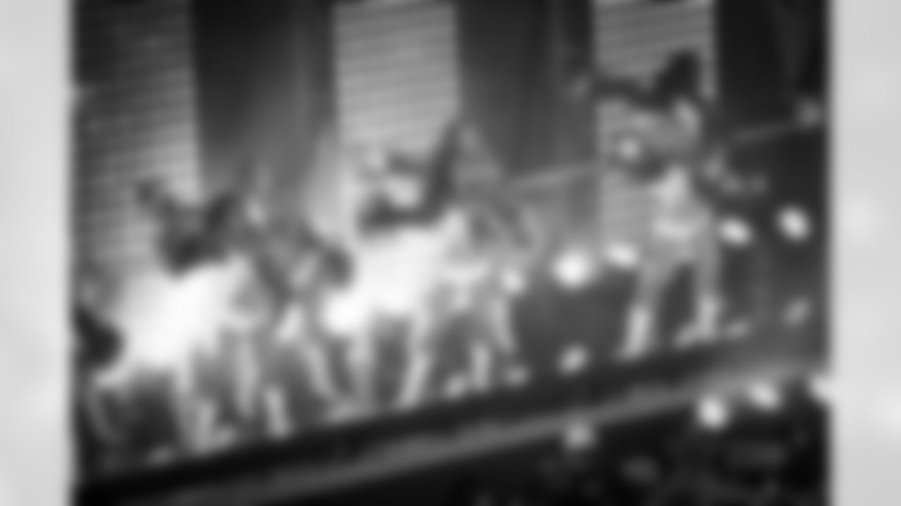 20161124_dal_thanksgiving_halftime43ss.jpg