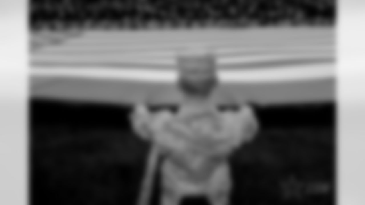20171119_dal_anthem_selects_jj57373.jpg