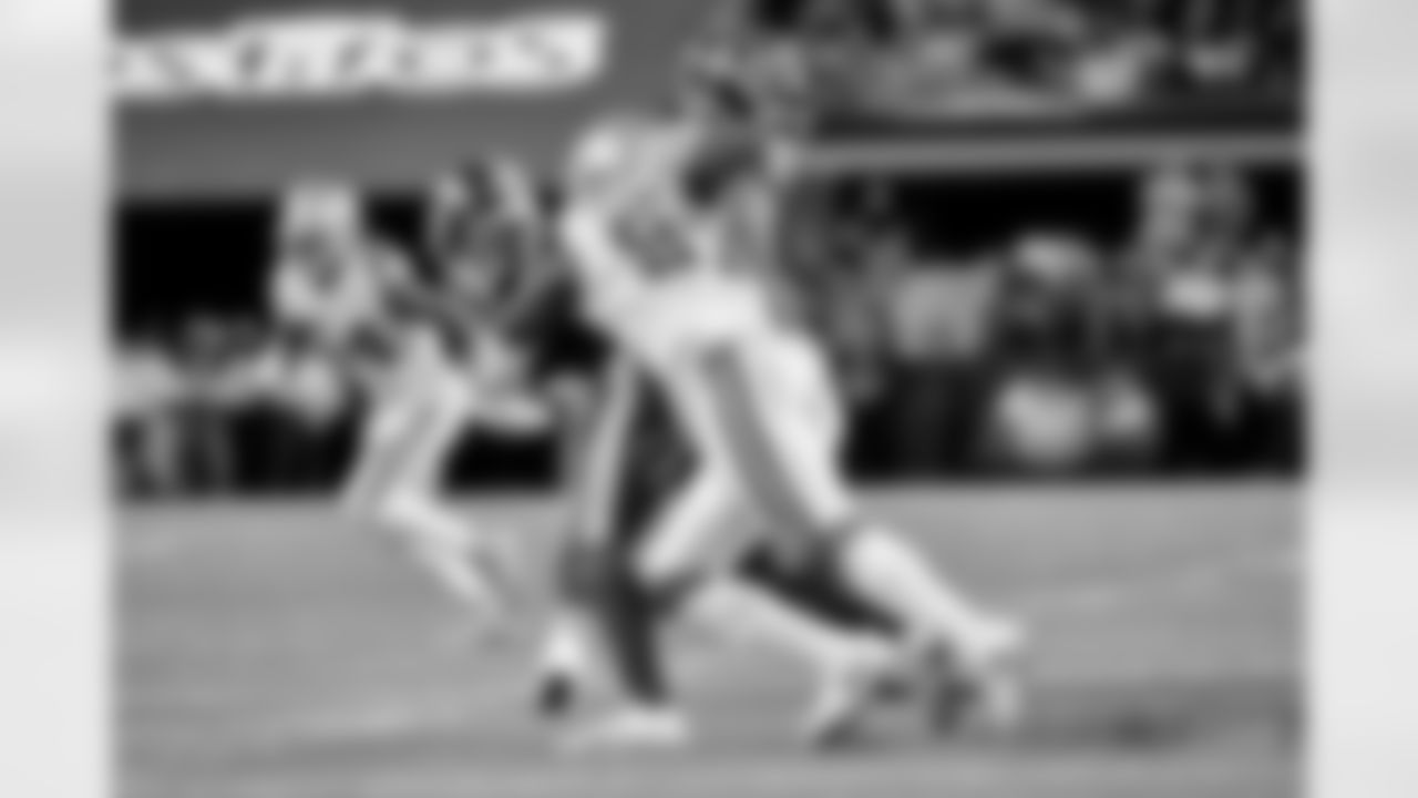 20171130_taco_charlton_selects_jj61783.jpg