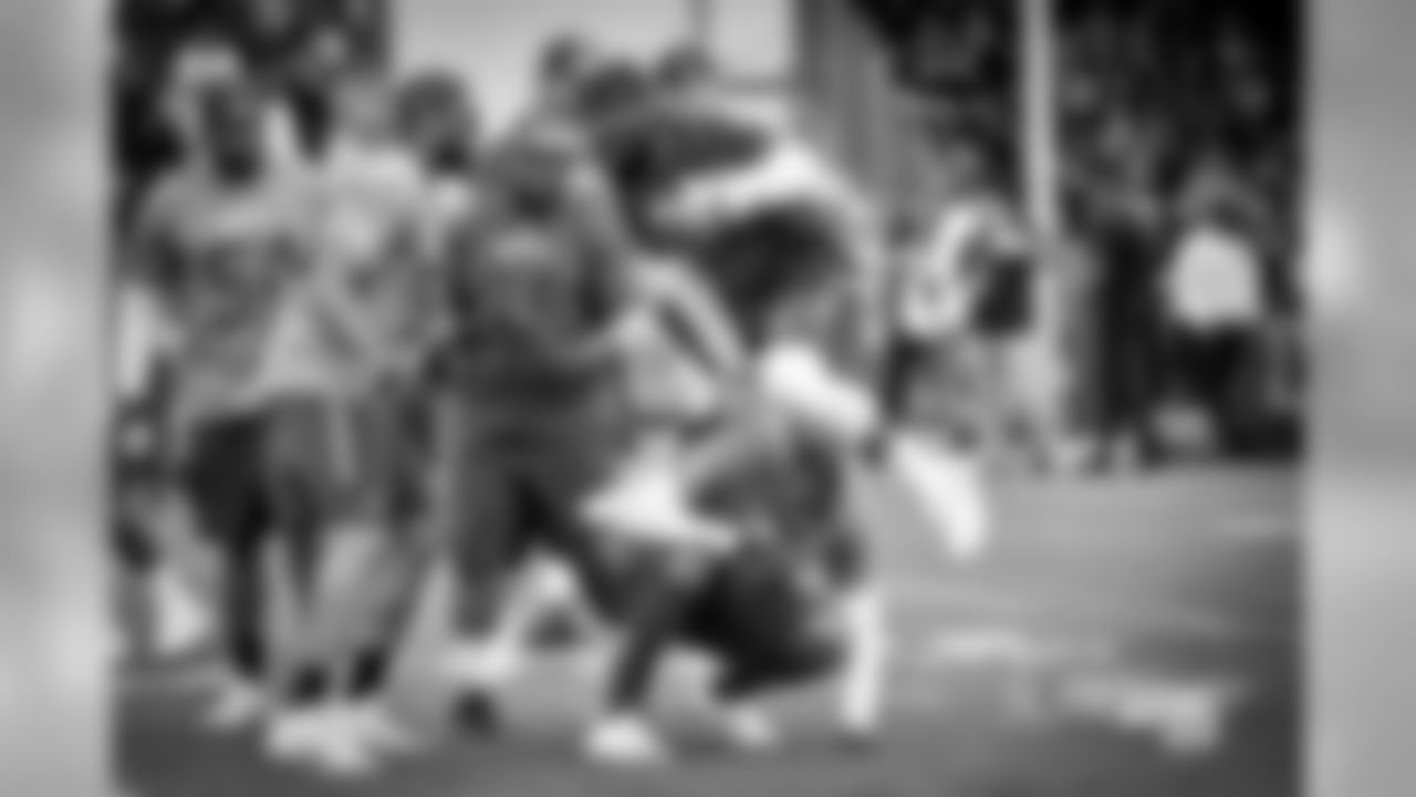 20170127_probowl_ezekiel_elliott_selects_jj29136.jpg