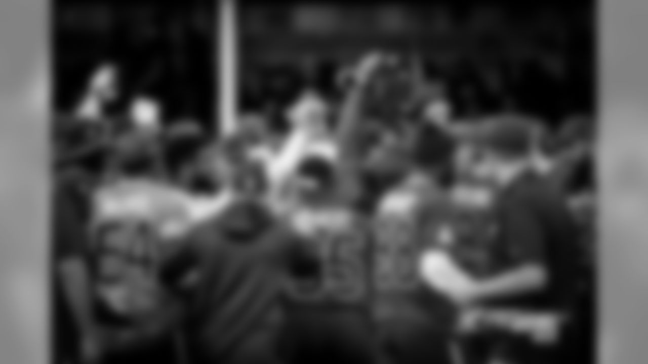 20170128_probowl_huddle_selects_jj29348.jpg