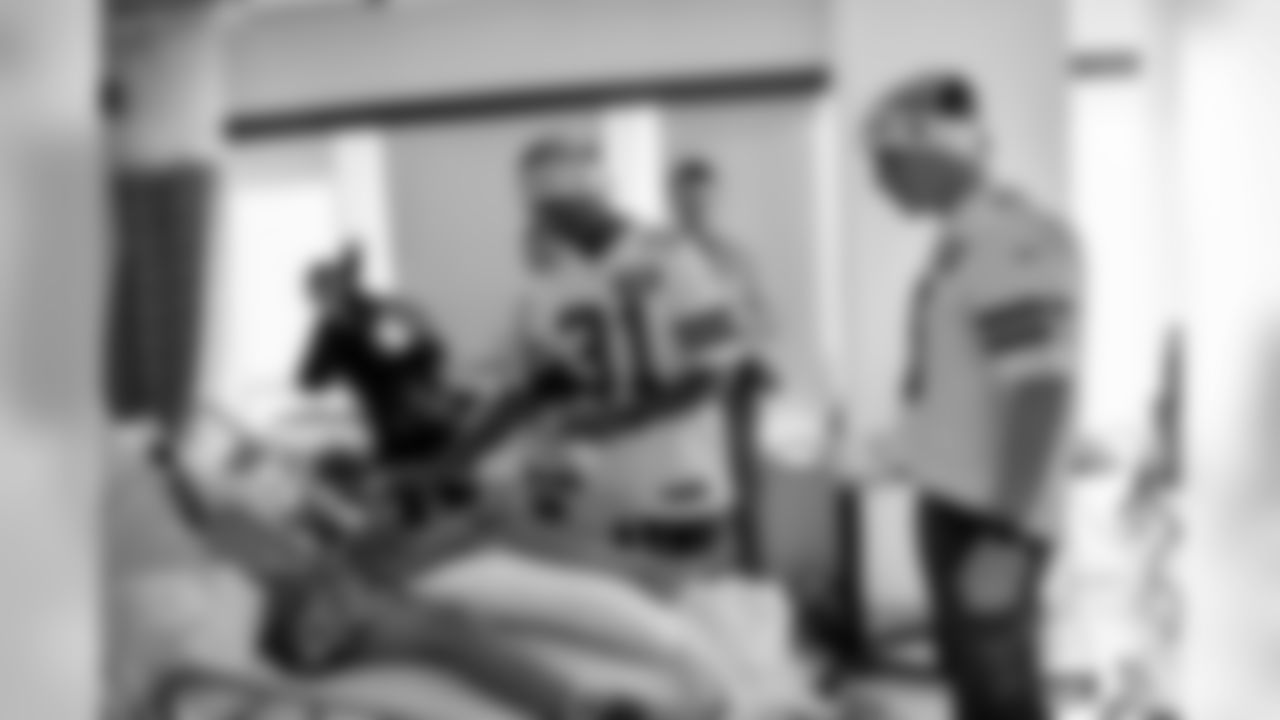 20171204_scottish_rite_hospital_visit_selects_jj62078.jpg