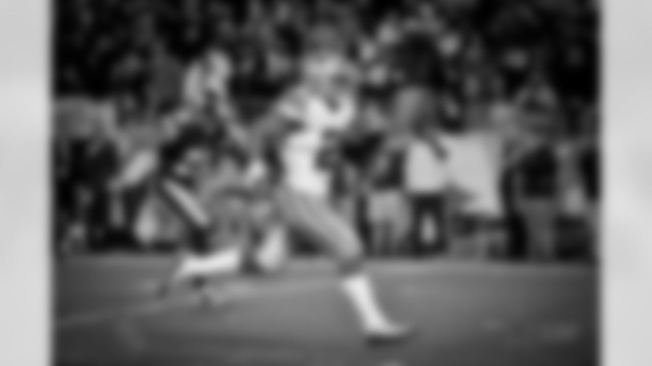 20161114_dal_vs_pit_ezekiel_elliott_selects_jj2048.jpg