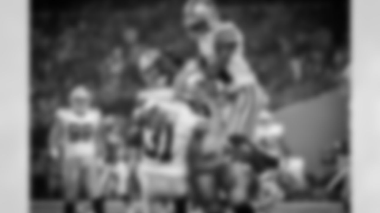 20160925_dal_vs_chi_byron_jones_selects_jj1392.jpg