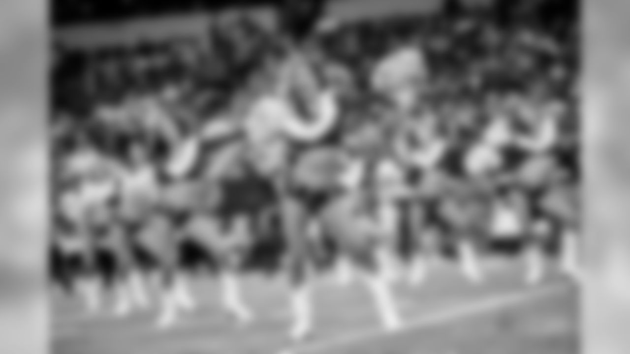 20171224_dal_cheers_selects_jj65400.jpg