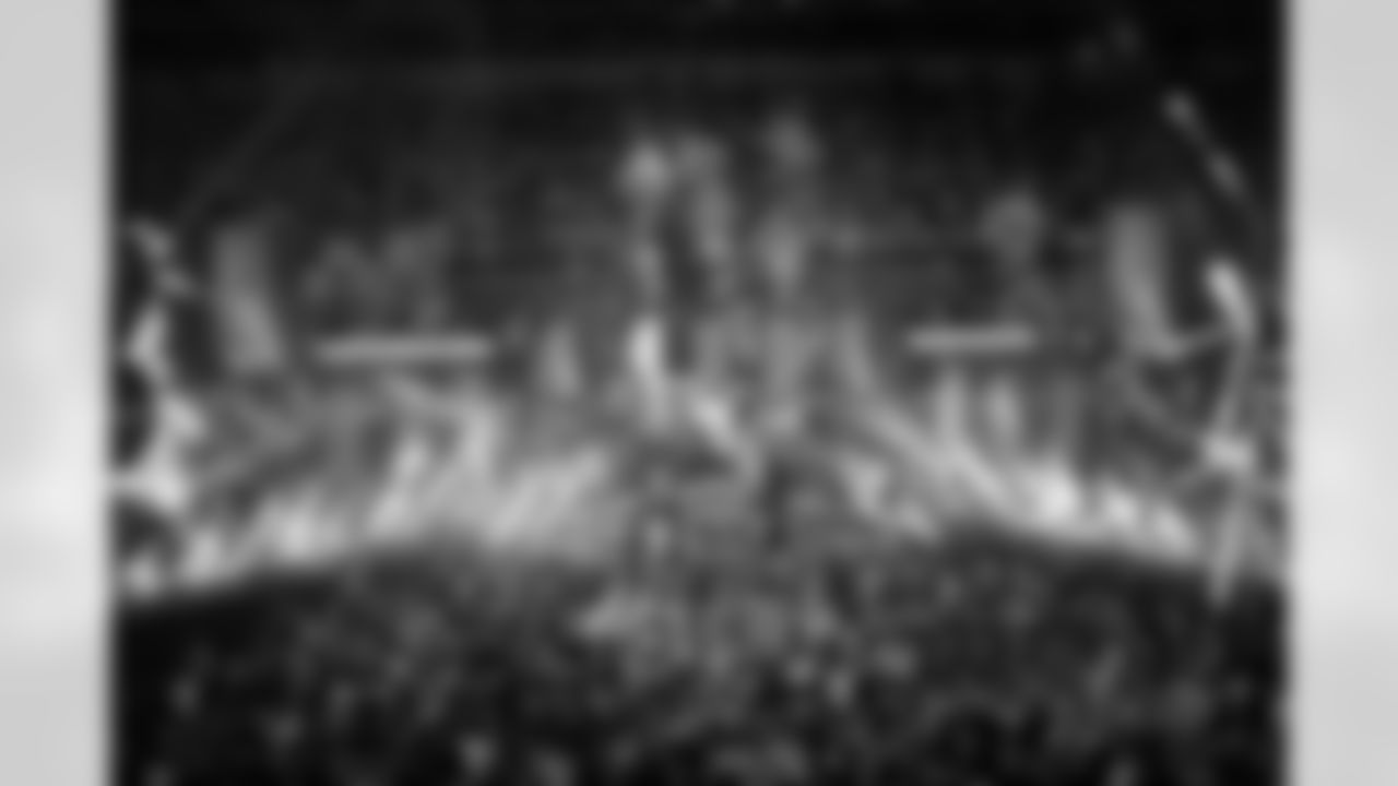 20161124_dal_thanksgiving_halftime93ss.jpg