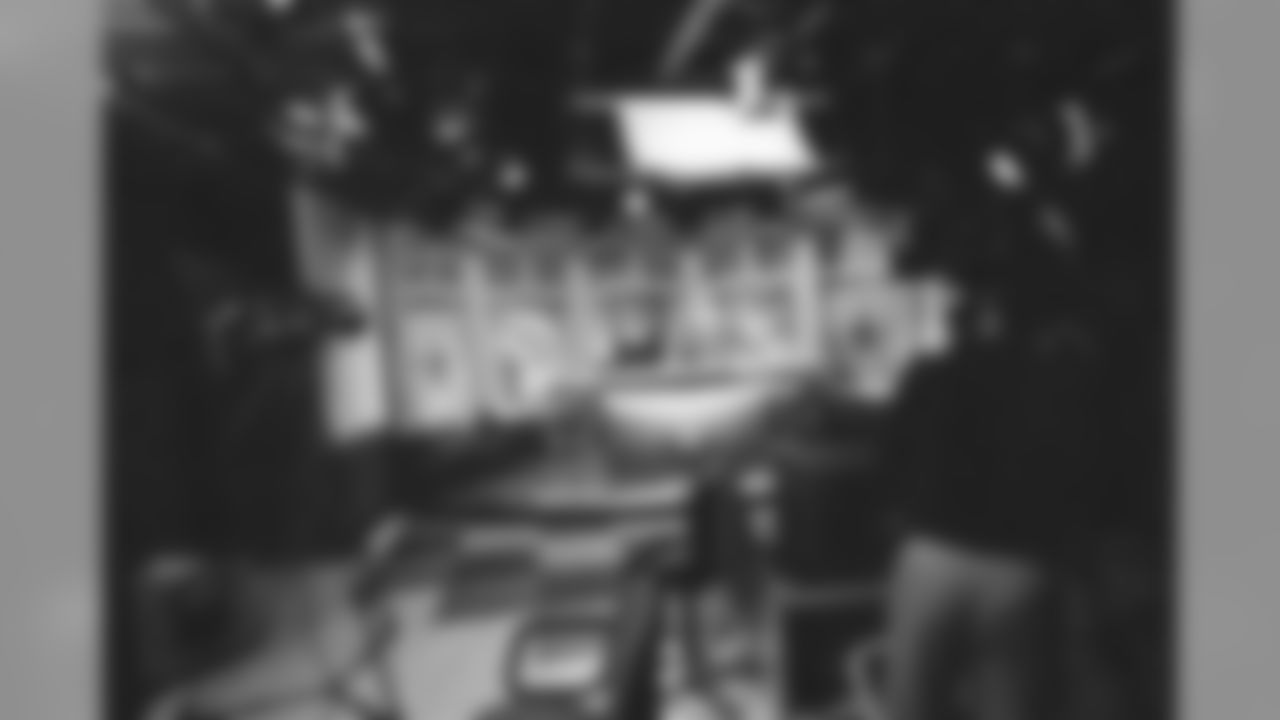 dcweekl-r1-014-5a.jpg