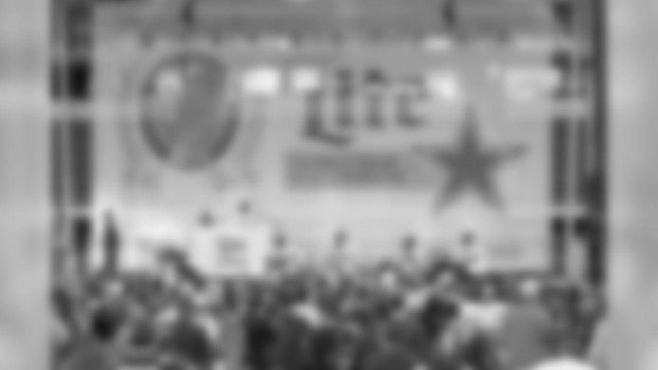 20160429_dal_draft_day_14.jpg