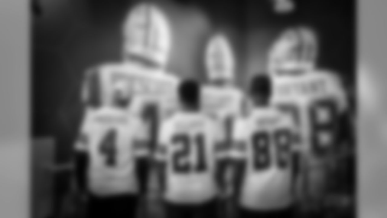 20170517_cowboys_fit_employees_all_jj01317_4.jpg