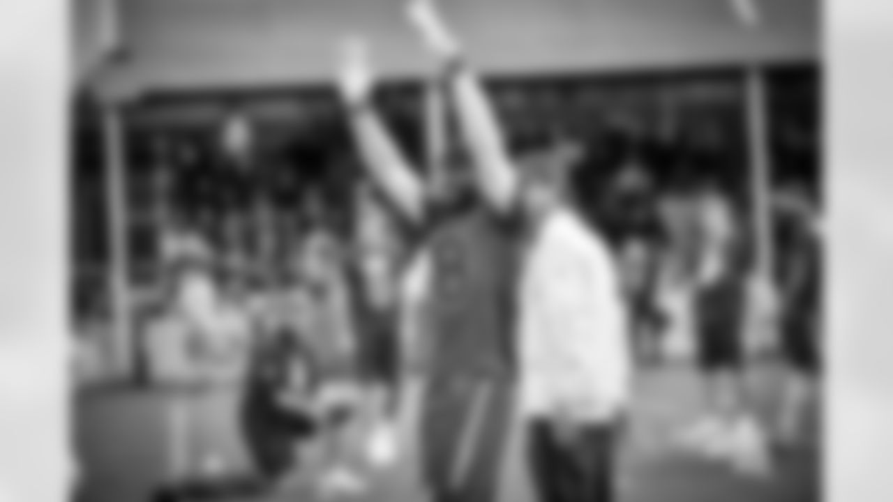20170128_probowl_dez_bryant_selects_jj29333.jpg