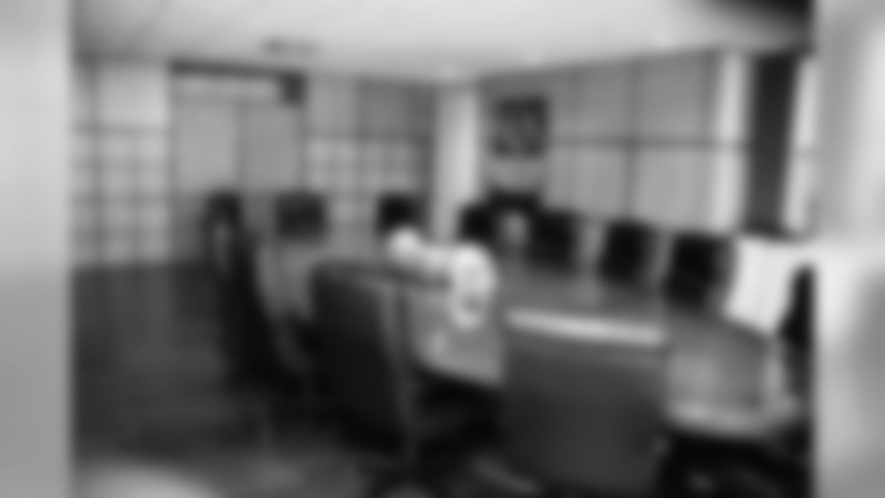 dcweekl-r2-029-13.jpg