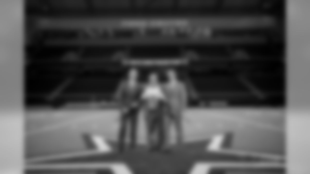 20171115_lacrosse_presser_fordcenter4_jj55903.jpg