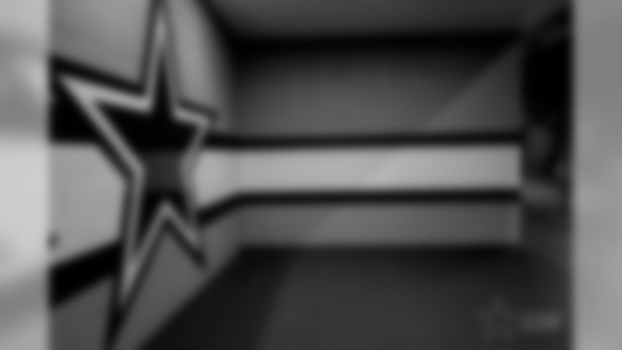 20171119_dal_locker_room_selects_jj57563.jpg