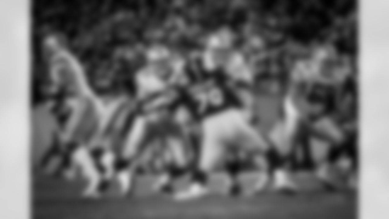 20161114_dal_vs_pit_zack_martin_travis_frederick_selects_jj2340.jpg