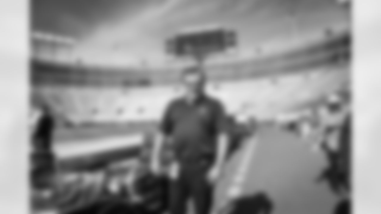20161016_dal_vs_gb_sponsors_jj1478.jpg